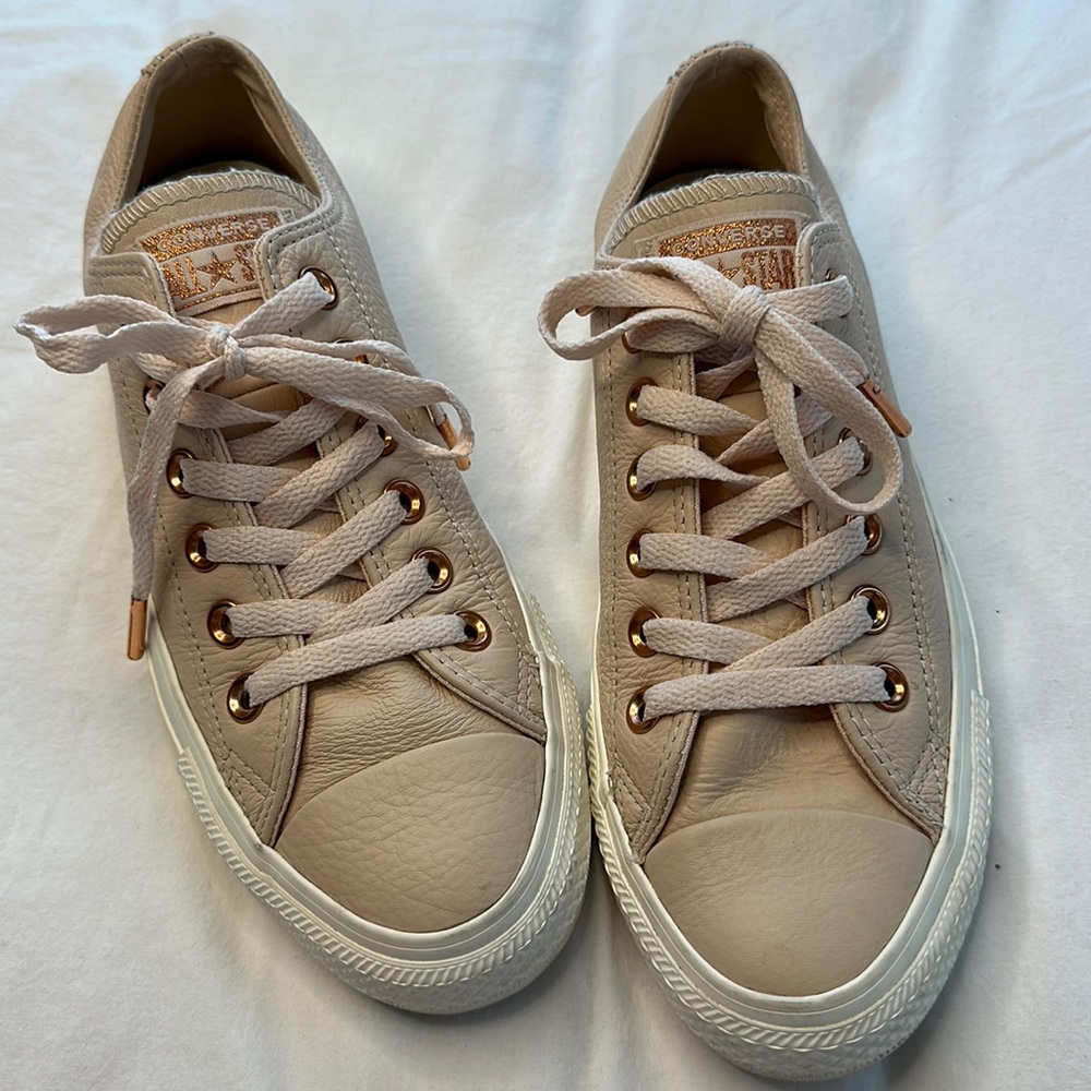 Women’s 7.5 pink leather converse all star low sneakers with rose gold metal